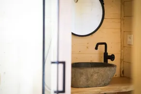 Cabane Perchée au Concept Unique sur Rails - Image 2