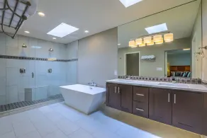 Moderne opskalere med boblebad - Image 3