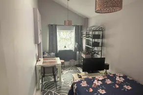 1 Bedroom Annex - 2 Mins From Train Station - Image 5