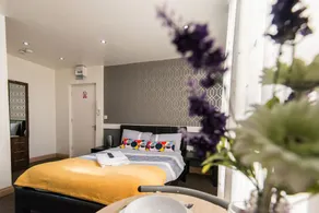 Snooze Apartments - Image 4