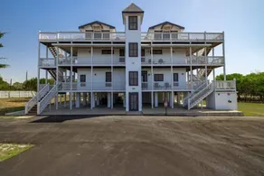 Unit 1 Charming 2 bedroom at River Ranch Inn - Image 3