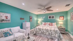 7 minute walk to Siesta Key beach.  Large heated pool/spa. Very private.1/2 acre - Image 5