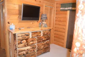 Beautiful Ponderosa Pine Log Cabin - Northwoods Retreat On 10 Acres - Image 2
