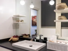 Confort y Diseño con Vistas al Casco Viejo - Image 3