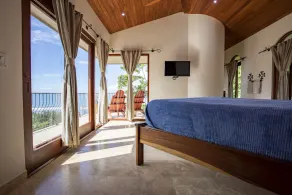 Luxury Home, Amazing Ocean Views! Front Row, Walk to the Beach! Sleeps up to 16 - Image 4