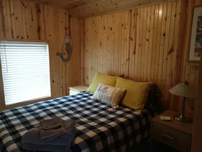 Cedarville Bay Cabin with Private boat launch - Image 4