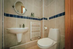 Silver Strand - stunning marina views, stylish design, parking & 3 bathrooms! - Image 2