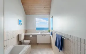 Holiday on Hayward - the ultimate beachfront holiday home, family friendly  - Image 2