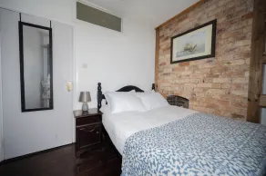 Quirky Apt - Sleeps 6 - Coastal Area - Parking - Image 4