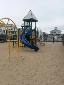 Central AC, child safe fenced in yard, 3 minutes to the beach.  NO CLEANING FEE - Image 4