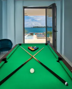 Luxe Grand Villa: New, Ultra Modern Luxury 6 Bedroom private beach villa. - Image 2
