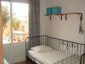 Fantastique bungalow spacieux individuelle avec beau jardin et piscine privée - Image 5