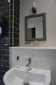 Flat 4 Summertown Court - Image 3