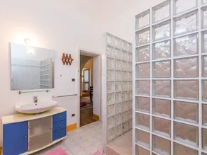 Beautiful private villa for 11 guests with WIFI, TV, balcony and pets allowed - Image 4