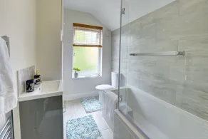 Cosy 2 bedroom detached house - Image 2