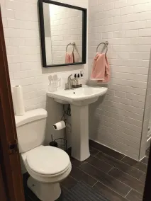 Stor modern stuga med bubbelpool i underskog - Image 4