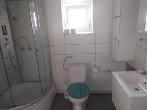 Holiday home with garden - Image 3