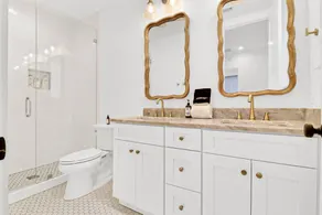 Bright Dreamy Cottage-Walkable to Water & Downtown - Image 2