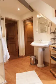 A cosy three-bedroom house, - Image 4