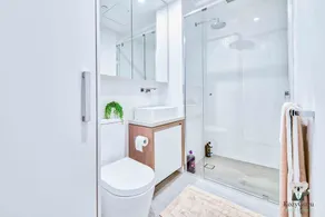 Fortitude Valley 2Bed with Car Park Central Location - Image 4