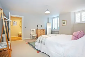 ALTIDO Vibrant 2 Bedroom Apartment in City Centre - Image 5