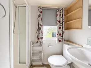 Cosy Dog Friendly Caravan, Near To Great Yarmouth In Norfolk Ref 10029Rp - Image 3