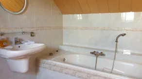Very spacious and cosy holiday home - Image 3