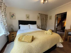 Grade II listed comfy barn conversion close to Taunton - Dogs welcome! - Image 5