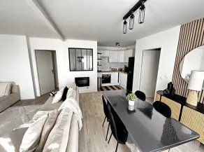 Grand F2 dernier etage belle vue - Image 4