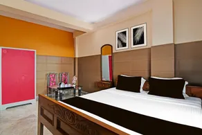 Deluxe Green Guest House - Image 5