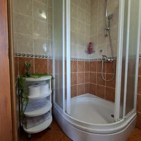 Sunny Park Apartment*TOP  location*FREE WiFi & Bikes Private Patio *Nature Oasis - Image 5