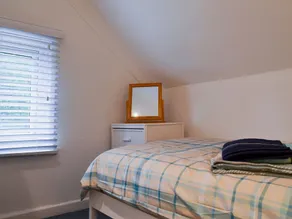 2 bedroom accommodation in Porchfield, near Cowes - Image 4