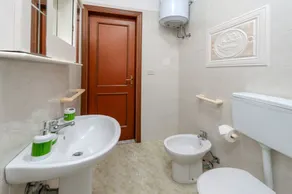 Apartment 'Carlo' with Private Terrace and Air Conditioning - Image 4