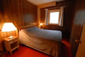 Muskoka Cottage with a Sandy Beach - Image 4
