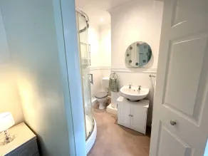 Private Lincoln Retreat - 4 Bedroom House - Image 3