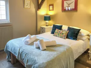 2 bedroom accommodation in Tenterden - Image 5