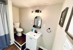 Updated efficiency unit attached to the Parlor on Paris - Rent both and save - Image 3