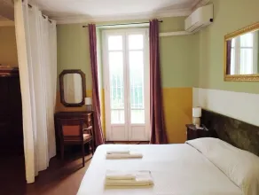 Family suite with fireplace and terrace in villa with park-Lago di Varese - Image 4