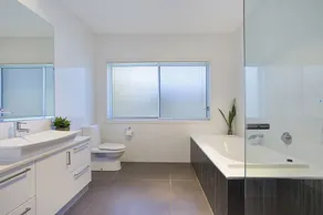 5⭐️ Family Luxury Waterfront home in Central Broadbeach - Image 2