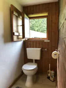85 qm mit je Einem Wohnzimmer, Zwei Schlafzimmern, Dusche/wc, WC Extra und Einer - Image 5