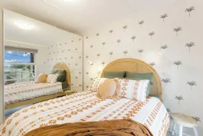 Beautiful Bungalow Pet-Friendly & Walk to Beach - Image 5