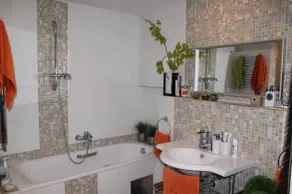 Cosy & Spacious Apartment, City Center, WiFi FREE - Image 3
