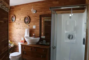 Superbe maison du patrimoine avec bain à remous et cour privée - Image 4