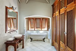 Relaxing Beachfront Home with Pool - La Paloma - Image 2
