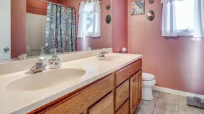Ideal Location of Harvey Cedars, just steps from the Bay, 3-4 min walk to beach - Image 5