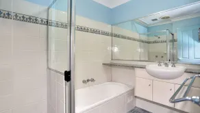 Aquarius Apartment 7 - Image 4