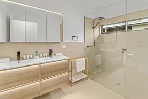 The Calzburg Guest Home - Image 4