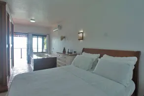 Wonderful house by the water in Angra dos Reis. - Image 4