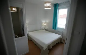 Maisonnette Avec Terrasse | Accès Piscine Saisonnière + Salle de Remise en Forme - Image 4