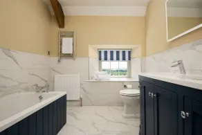 Shepherd's House -   a fabulous four-bedroom farmhouse and courtyard conversion - Image 4